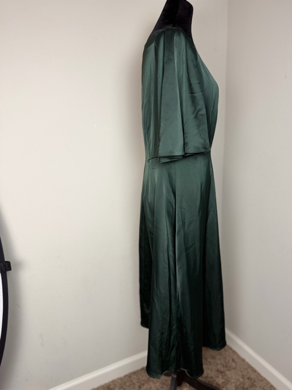Banana Republic Emerald Green Satin Dress Size 8 Midi Flutter Sleeve Elegant NWT - Picture 8 of 15